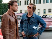 Vo filme Vtedy v Hollywoode hrá zhasínajúcu televíznu hviezdu Leonardo DiCaprio a jeho kaskadéra a kamaráta Brad Pitt. 