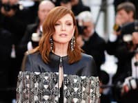 Moore si v novom filme zahrá Grace Atherton-Yu, ktorá žije na pohľad oslňujúci život pod dozorom bulváru s oveľa mladším manželom Joeom. 