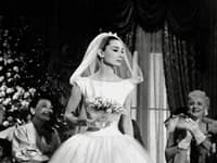 Audrey Hepburn mala na sebe vo filme Funny Face svadobné z dielne legendárneho Givenchy. 