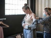 Pozrite si prvé zábery filmu režisérky Zuzany Mariankovej ZNÁMI NEZNÁMI