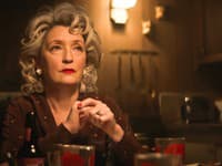 Princeznú Margaret, Alžbetinu sestru, si po Vanesse Kirby a Helene Bonham Carter zahrá zase herečka nominovaná na Oscara, Lesley Manville. 