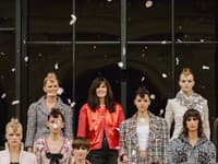 Virginie Viard, kreatívna riaditeľka CHANEL predstavila kolekciu Haute Couture jeseň/zima 2021/2022