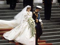 Lady Diana sa svojimi šatami zapísala do histórie