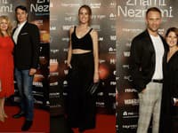 VIDEO: Premiéra filmu Známi Neznámi: Táňa Pauhofová, Petra Polnišová a prišla aj pani prezidentka Zuzana Čaputová