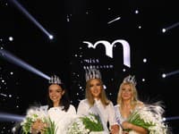 Miss Slovensko 2021 ovládli tieto tri najkrajšie Slovenky: Sophia Hrivňáková (v strede), II. vicemiss Slovensko 2021 Jana Vozárová  I. vicemiss Slovensko 2021 Sylvia Šulíková 