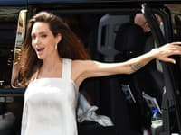 Angelina Jolie prehovorila bez servítky o svojej orientácii aj sexe s rovnakým pohlavím
