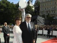 Prezident MFFKV Jiří Bartoška s manželkou Andreou