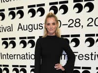 Topmodelka Denisa Dvořáková zažiarila v čiernych šatách zvýrazňujúc jej siluetu