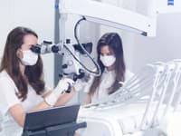 V júni tohto roku zaujal MODEL PRO medzinárodnú porotu v Nemecku, kde získal prestížne ocenenie Red Dot Award v kategórii „produktový dizajn“ za inováciu v podobe digitálnej zubárskej súpravy, ktorá je ovládaná aplikáciou Diplomat Connect
