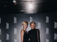Topmodelky z agentúry Elite a zároveň ambasádorky Schwarzkopf Elite Model Look pre SR a ČR Michaela Kocianová a Denisa Dvořáková
