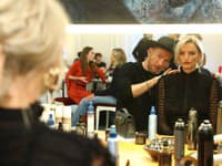 O vlasy modeliek sa postarali odborníci zo značky Schwarzkopfu