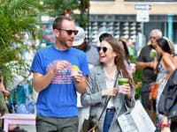 Hoci s Charliem McDowellom randila Lily Collins len od roku 2019, rozhodli sa pre tento dôležitý krok, spoločný život.