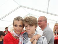 Tobias spolu so svojou mamou ešte pred pár rokmi