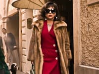 House of Gucci je film, na ktorý sa už teraz tešíme. Lady Gaga sa ako herečka tentokrát predstaví v role vraždiacej exmanželky. 
