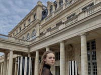Je mladá, krásna a modelingový svet jej začína ležať pri nohách