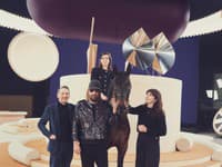 Xavier a Sébastien sú priatelia. Spolu s Charlotte tvoria takú rodinu CHANEL