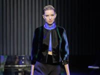 Topmodelka Barbora Brušková žiarila na prehliadke Giorgio Armani: Modelky kráčali potichu, na znak solidarity