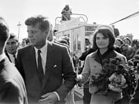 Bývalý americký prezident J.F. Kennedy s manželkou Jackie