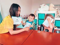Danka založila škôlku Dragon Kids, v ktorej sa deti učia po čínsky