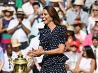 Kate zažiarila v módnom výtvore Alessandry Rich aj na tohtoročnom Wimbledone. 