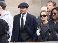 David Beckham čakal pol dňa v rade, aby vzdal hold zosnulej kráľovnej Alžbete II. 