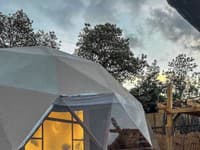 Fenomén glampingu je aj v našich zemepisných šírkach z roka na rok obľúbenejší