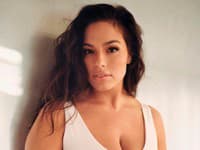Americká plus size modelka Ashley Graham je ženou, ktorá búra mýty o tom, že musíme mať veľkosť XS, aby sme boli krásne