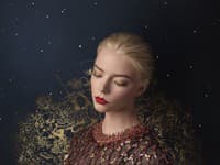 Anya Taylor-Joy po prvýkrát prepožičiava svoju tvár sviatočnej kampani Dior