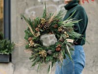 Pripravte si handmade prírodný vianočný veniec