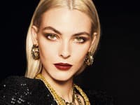 CHANEL Make-up Holiday 2022: Vydajte sa na výlet na Mesiac a oslavujte sviatky vo víre hviezd
