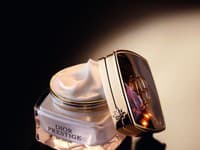 Dior Prestige ponúka maximálny prísľub viditeľného zvrátenia známok starnutia