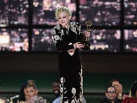 Julia Garner na Emmy Awards 2022 zvíťazila v kategórii najlepšia herečka vo vedľajšej úlohe v seriáli Ozark