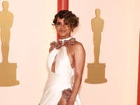 Halle Berry 