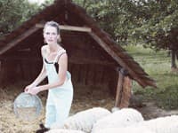 Život vo veľkomestách vymenila za vidiek, kde spolu s rodinou žijú v súlade s prírodou