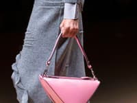 Trendy topánok na jar/leto 2023 sa točia okolo modelu, ktorý nie je práve lichotivý pre každú ženu