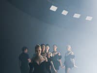 H&M a Mugler oslávili svoju spoluprácu veľkolepou show v NYC!