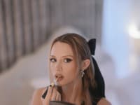 Nádherná Angèle na MET GALA 2023