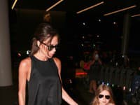 Harper Beckham ako 5-ročná po boku mamy
