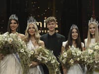 Víťazky Miss Slovensko 2023 s riaditeľom súťaže Michaelom Kováčikom