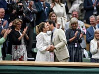 Roger Federer, osemnásťnásobný víťaz Wimbledonskej dvojhry a jeho manželka Mirka, s ktorou majú štyri deti 