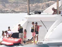 Ronaldo má športového ducha v krvi a tak nechýbal ani vodný skúter a iné aktivity, ktoré z jachty mohli spolu s deťmi skúšať
