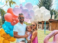 Manželia Tatiana Žideková a Michal Mravec s dcérkou Vanes