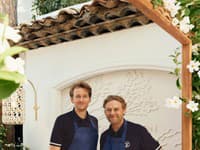 Tento rok v lete sa do čela reštaurácie Louis Vuitton v hoteli White 1921v Saint-Tropez postavil michelinský šéfkuchár Arnaud Donckele a cukrársky majster Maxime Frédéric