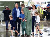 Princ William s manželkou Kate a ich troma deťmi - princiatkami