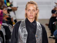 Nosia sa na holé telo ako crop top, ale aj v oversize verziách