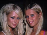 Sestry Hiltonové v roku 2003