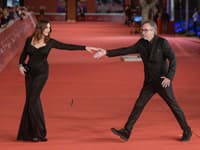 Monica Bellucci rok pred 60-tkou dokazuje, že láska kvitne v každom veku