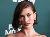 4 účesy, ktoré povýšia váš sviatočný styling na vyššiu úroveň: Inšpirujte sa týmito lookmi