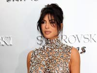 Zimná krajina zázrakov, aj tak by sa dala obrazne pomenovať vianočná výzdoba slávnej celebrity Kim Kardashian.