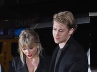 Speváčka Taylor Swift dala po šiestich spoločných rokoch zbohom svojmu priateľovi, Joeovi Alwynovi. 